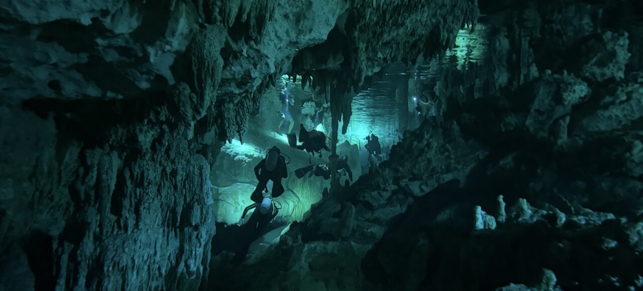 Dos Ojos cenote dive