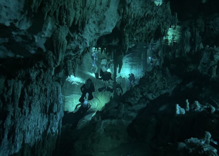 Dos Ojos cenote dive